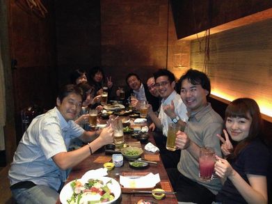初日終了後の川邉先生と受講生の先生方 初日終了後の川邉先生と受講生の先生方